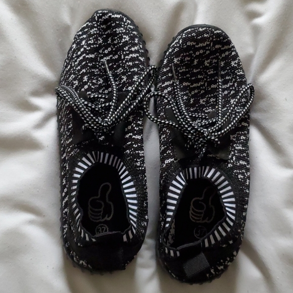 New shoes - Picture 1 of 3